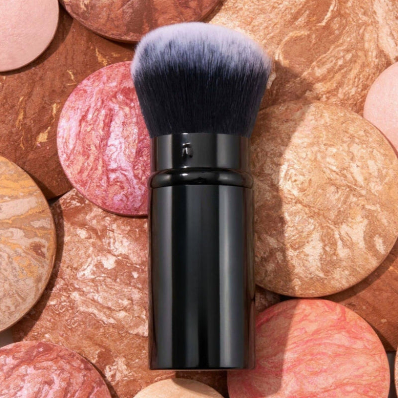 Compact Retractable Kabuki Brush – The Tool For Seamless Blending