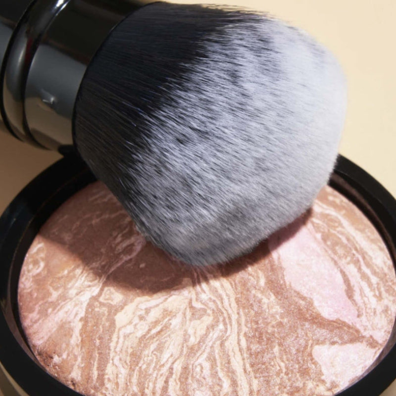 Compact Retractable Kabuki Brush – The Tool For Seamless Blending