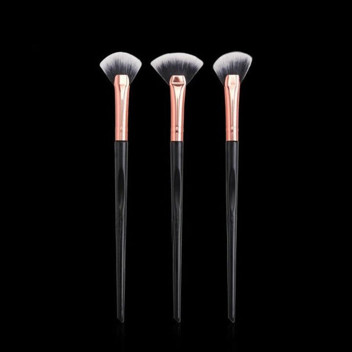 3 Pcs Fan Makeup Brushes – The Perfect Set For Flawless Blending