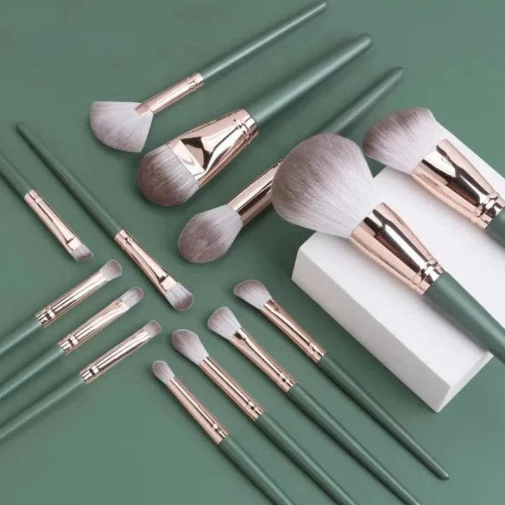 14 Piece Makeup Brush Set -  High Quality Cosmetic Brushes