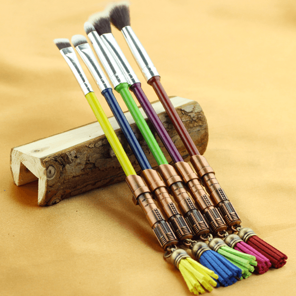 Vintage Makeup Brush Set – The Perfect Blend of Functionality