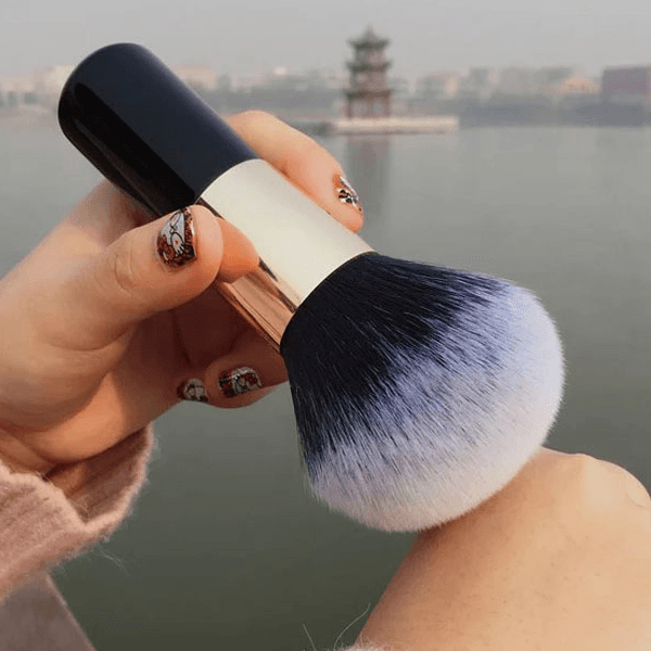 Gold Kabuki Brush – Soft, Fluffy Powder Applicator
